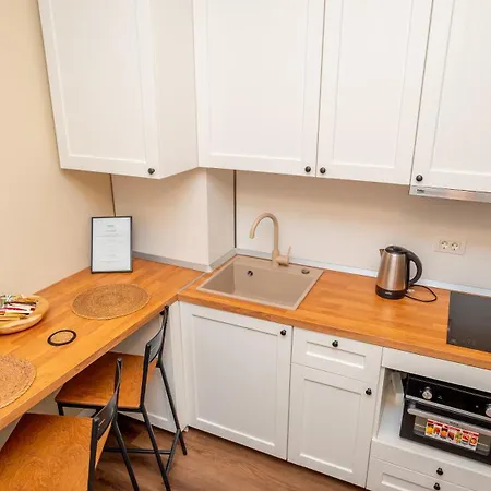 Chic Elite - Square- Self Check-in Metro 3 Min