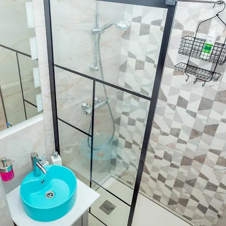 Chic Elite - Square- Self Check-in Metro 3 Min Apartment *