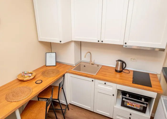 Chic Elite - Square- Self Check-in Metro 3 Min