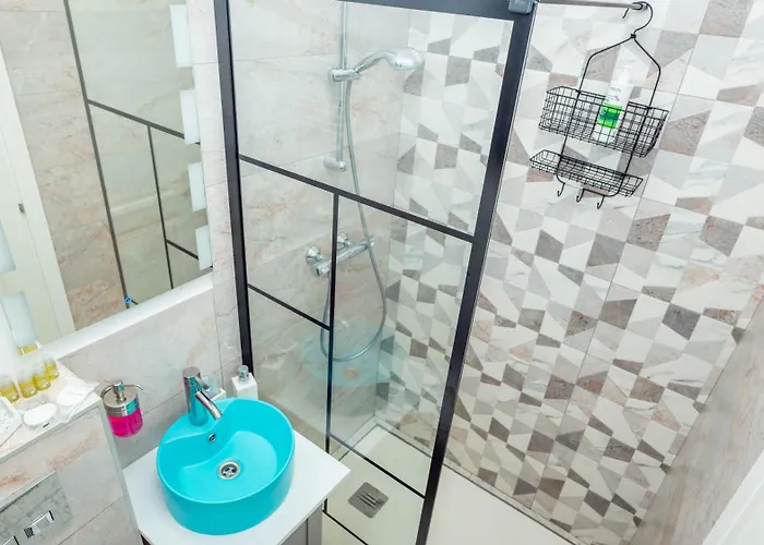 Chic Elite - Square- Self Check-in Metro 3 Min Daire *