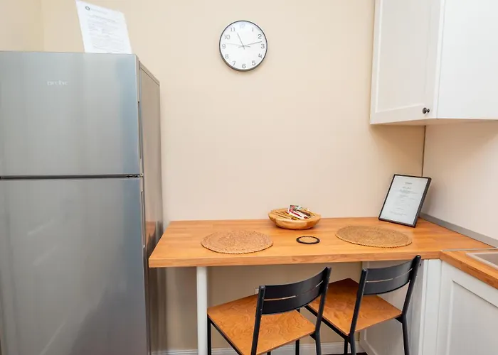 Chic Elite - Square- Self Check-in Metro 3 Min *