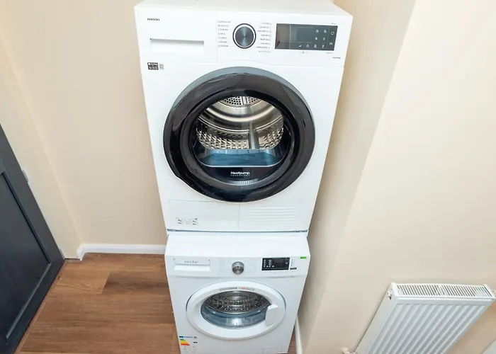 Chic Elite - Square- Self Check-in Metro 3 Min