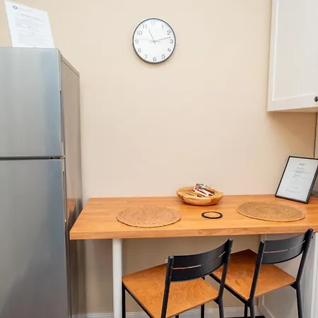 Chic Elite - Square- Self Check-in Metro 3 Min *