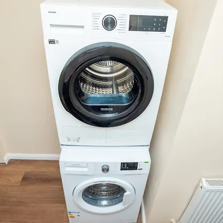 Chic Elite - Square- Self Check-in Metro 3 Min