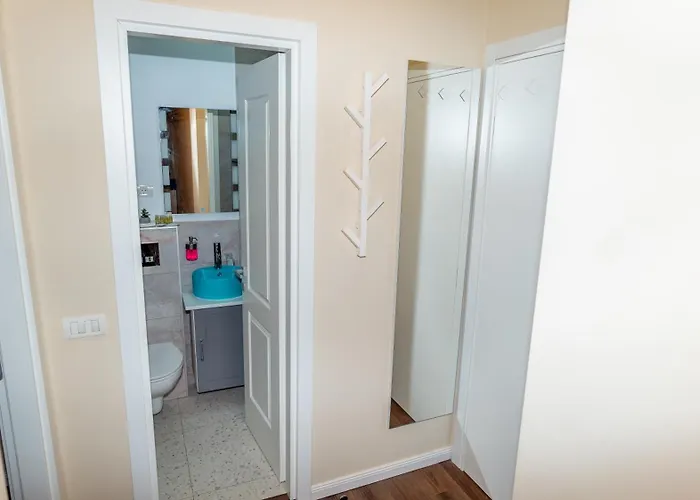 Apartment Chic Elite - Square- Self Check-in Metro 3 Min Bukarest