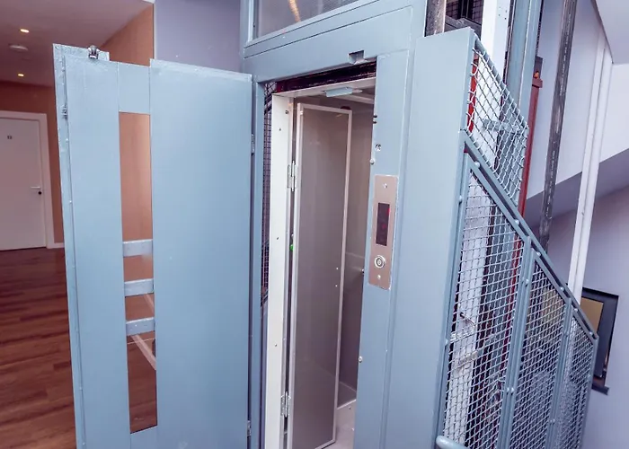 Chic Elite - Square- Self Check-in Metro 3 Min